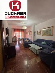 Alquiler Piso  Camino de ronda. Estupendo piso con terraza para estudiantes