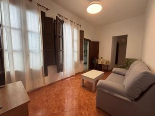 Location Appartement  Calle trinidad. Piso muy céntrico junto catedral