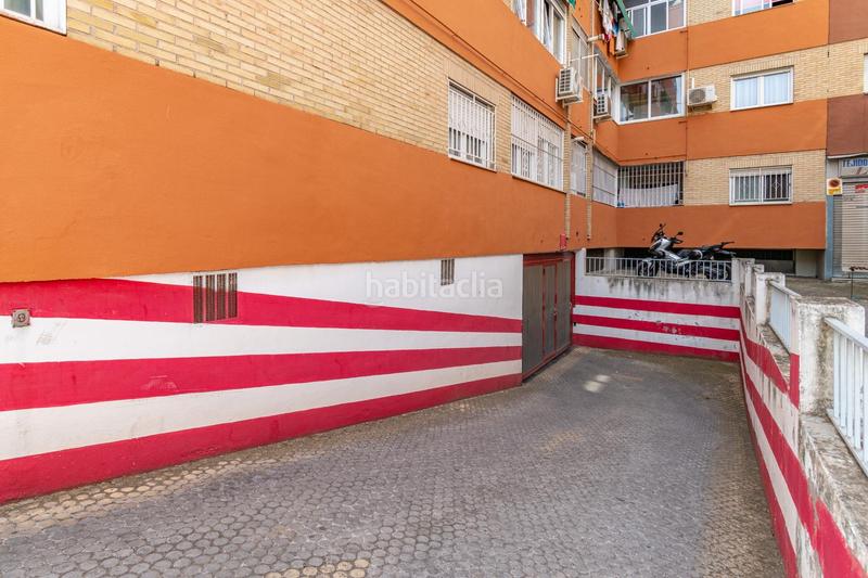 Foto dae5bd36-74bf-4584-8a53-55d49edbdff5. Piso  con plaza de garaje junto al carrefour en Granada
