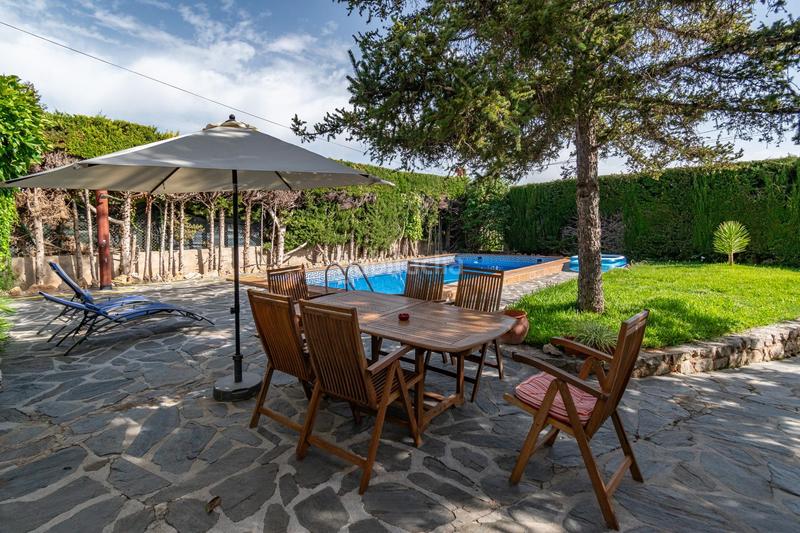 Foto 2f7ab002-c211-4e3b-9a4e-ffe8219d6983. Chalet preciosa casa con piscina privada en urbanización molino alto en Huétor de Santillán