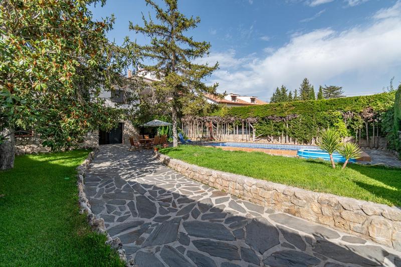 Foto 5b6fcadc-7e0d-46c4-89aa-e6554dc4c057. Chalet preciosa casa con piscina privada en urbanización molino alto en Huétor de Santillán
