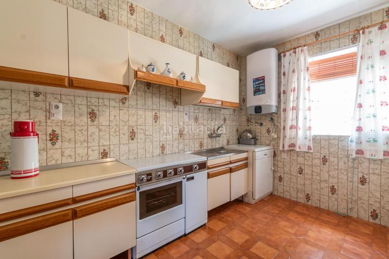 Foto 691f473e-1bc7-4282-adb0-f92f40c2fbb6. Chalet preciosa casa con piscina privada en urbanización molino alto en Huétor de Santillán
