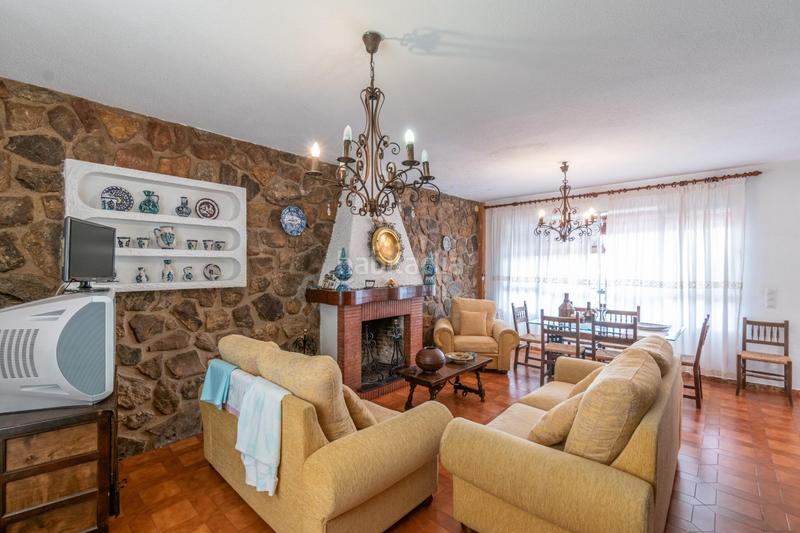 Foto ddc3ddf2-e5a9-4ce5-95cb-0156c22fc405. Chalet preciosa casa con piscina privada en urbanización molino alto en Huétor de Santillán