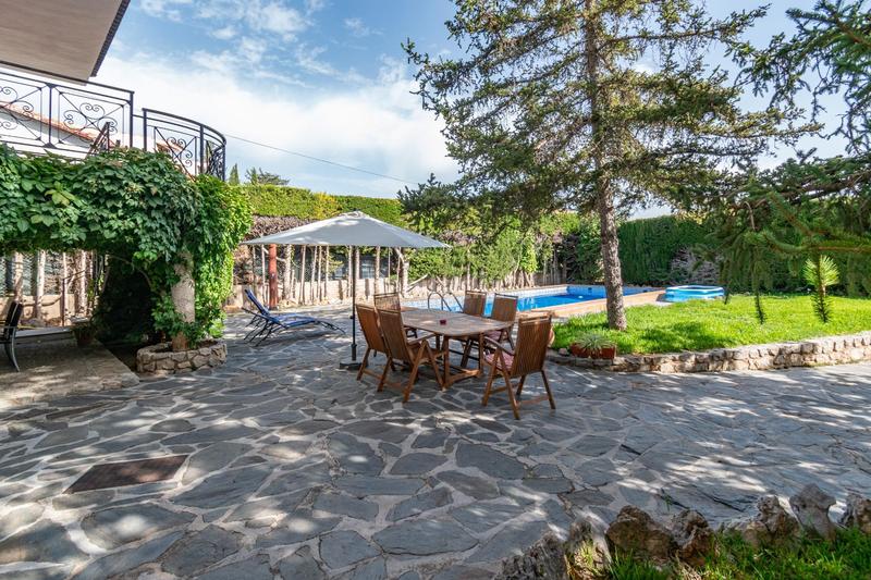 Foto eeb5b455-4335-487b-a995-e7c6b55f99f3. Chalet preciosa casa con piscina privada en urbanización molino alto en Huétor de Santillán