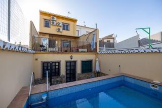 Maison jumelée à Pulianas. Adosado con piscina, en la mejor zona de pulianas.