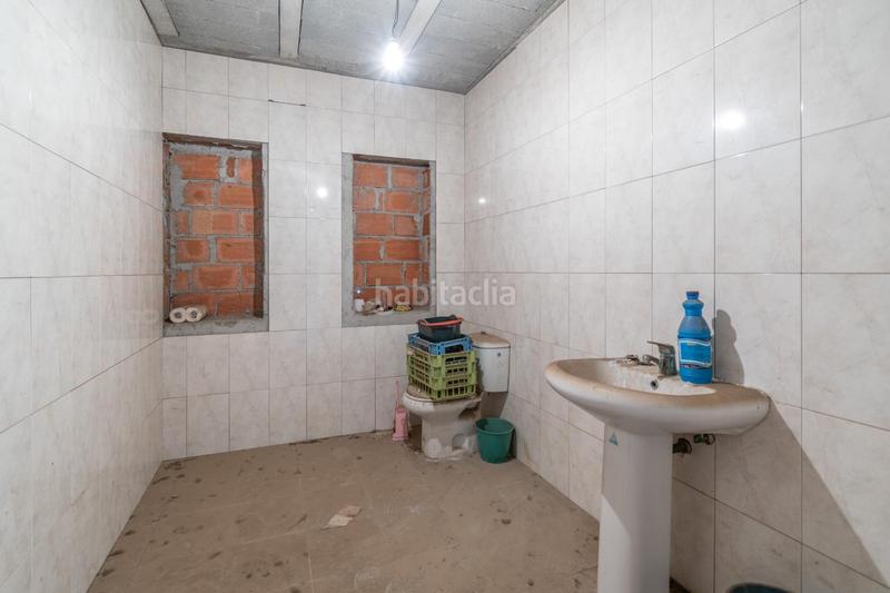 Foto 4458fa40-ea91-4223-87c3-a6a937aa5093. Edificio en Peza (La)