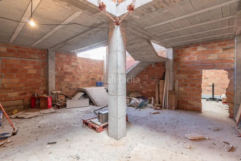 Foto 5699f217-70ca-496f-acae-0fb8d36fb13e. Edificio en Peza (La)