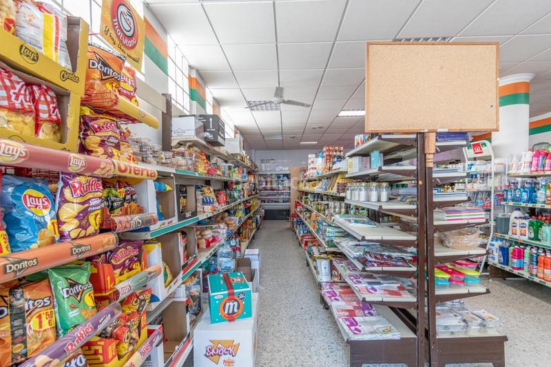 Foto ef2ab909-be59-43a8-a40f-8c7200e43db7. Edificio en Peza (La)