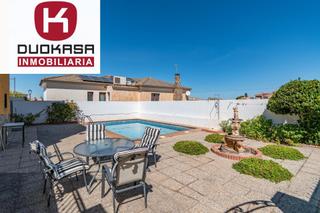 Xalet en Villa de Otura. Chalet independiente en otura