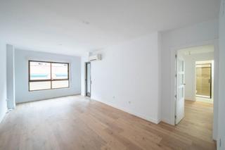 Appartement  Calle de manuel de falla. Piso reformado con cochera junto recogidas