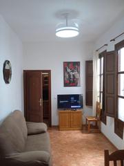 Rent Flat  Calle trinidad. Piso junto facultad de derecho