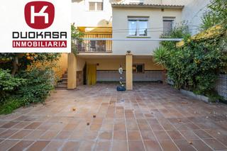 Casa adossada a Cúllar Vega. Amplio adosado en cullar vega  ideal para familias