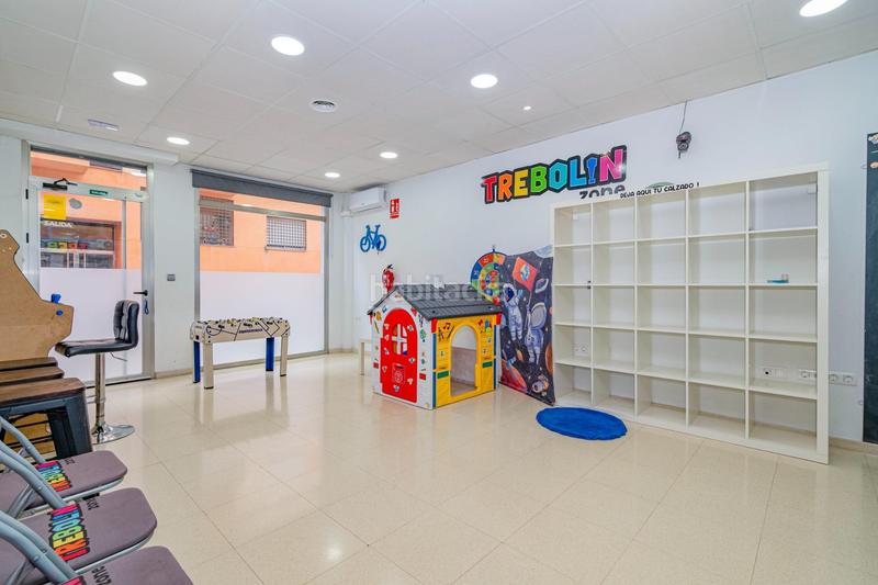 Foto 551b3db3-550c-44cf-a057-76c4149c7424. Locale commerciale in calle alhambra 2 in Santa Fe