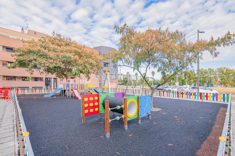 Foto bee7cb30-765b-44ec-8ae7-475c2860f756. Locale commerciale in calle alhambra 2 in Santa Fe