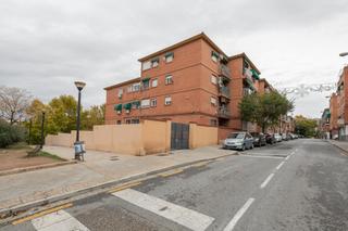 Aparcament cotxe  Avenida de virgilio. Cochera cerrada en cerrillo de maracena junto al barrio de los p