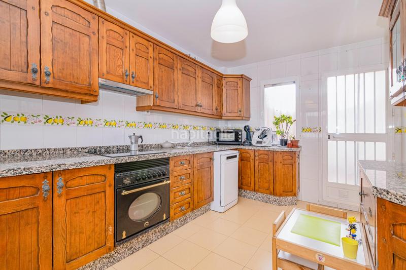 Foto 54f690ac-e04e-4713-bd11-6466e0c52ba9. Casa adossada amb aparcament a Güevéjar