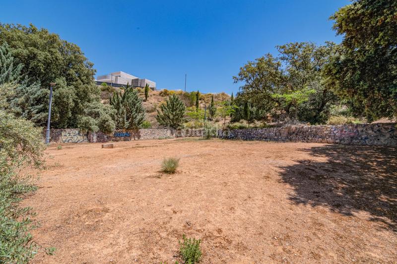 Foto ec41fe9a-2e01-46a1-b006-ffd43652f03a. Terreno residencial terreno en la zubia en Altos de la Zubia Zubia (La)