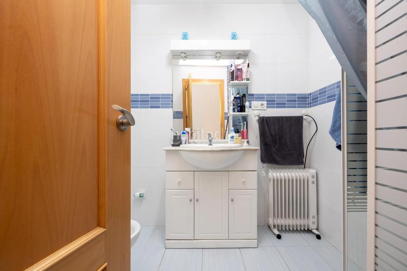 Foto db2f6a88-3bac-49a1-83ac-5f4b66126d84. Casa adosada ideal como inversion casa en el centro en Albolote