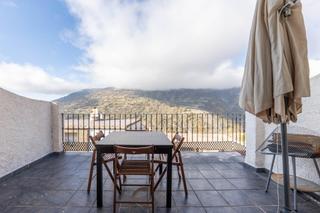 Appartement  Calle de la carretera. Apartamento con terraza y vitas en bubión