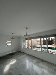 Rent Flat  Calle calle maría auxiliadora. Piso luminoso en el zaidín, junto caja rural  y forum