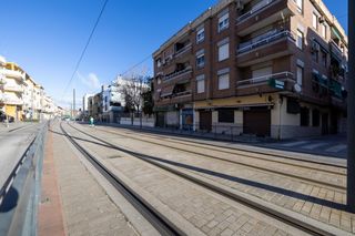 Geschäftsraum  Avenida de blas de otero. Se vende local  en calle principal de maracena