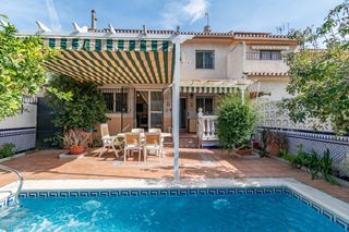 Reihenhaus  Calle tarifa (hi) 4. Casa 220m2 placas solares  4 hab  garaje  las gabias  ahorra en