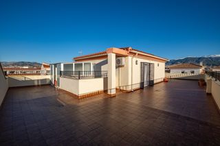 Dachwohnung  Ibiza. Ático en armilla con amplia terraza y vistas a sierra nevada