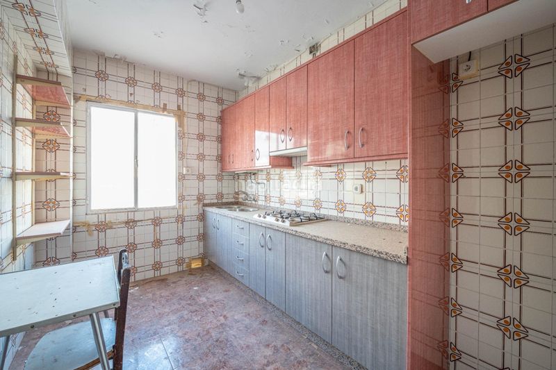 Foto bffa18c8-a9a0-4ab1-8cdd-0ebf8ebe94f4. Edificio in calle calle lora tamayo 11-13 in Órgiva