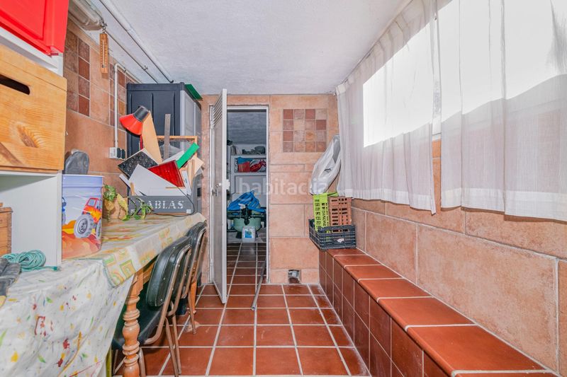 Foto 4a2355c5-ac3e-4052-99f7-b59884a8493b. Casa aparellada amb aparcament piscina a Jun