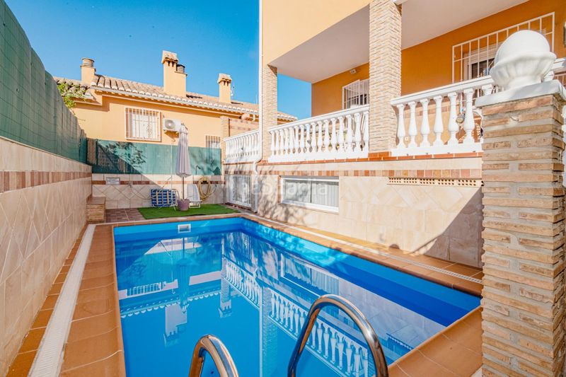 Foto 6ba7eec3-3fdd-43b3-ae5a-4c95a31d4b86. Casa aparellada amb aparcament piscina a Jun