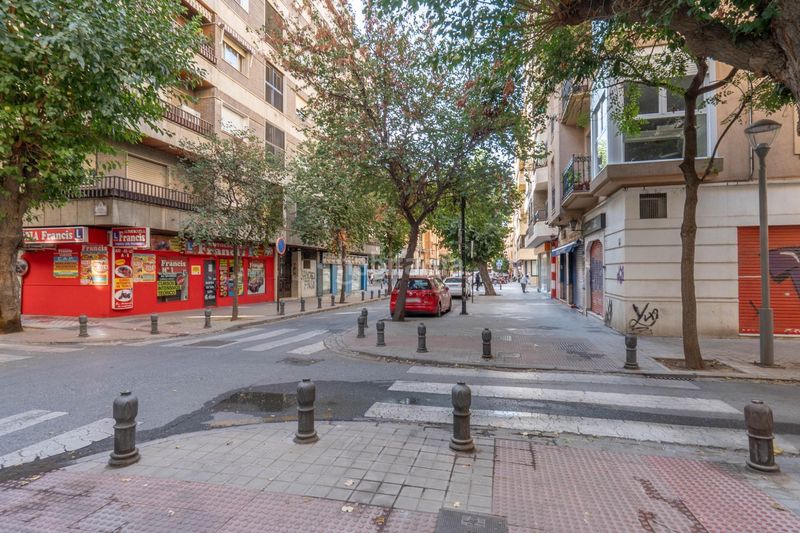 Foto 0df66f0a-c9b1-439e-811f-cb2de31411c2. Piso quieres vivir en el centro con todas las comodidades? en Granada