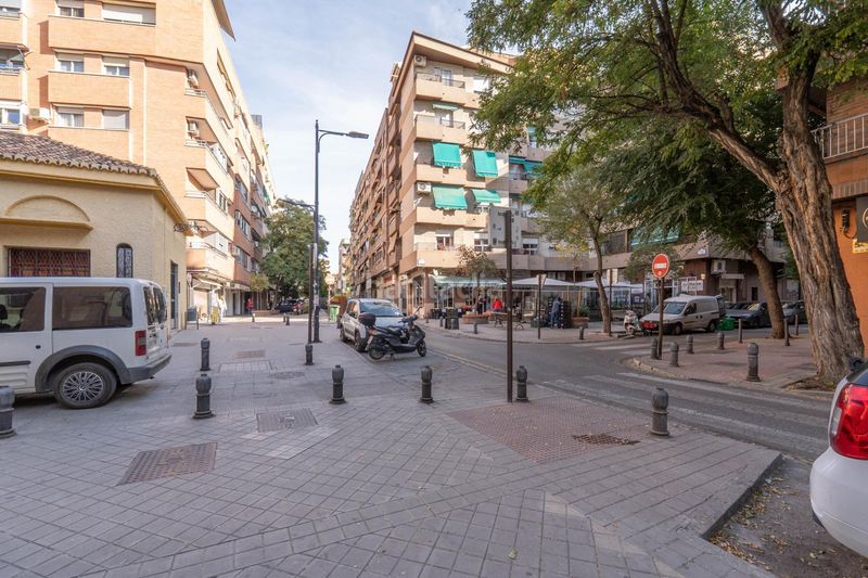 Foto 3eeb29b0-8be4-4264-bad4-da27f688255a. Piso quieres vivir en el centro con todas las comodidades? en Granada
