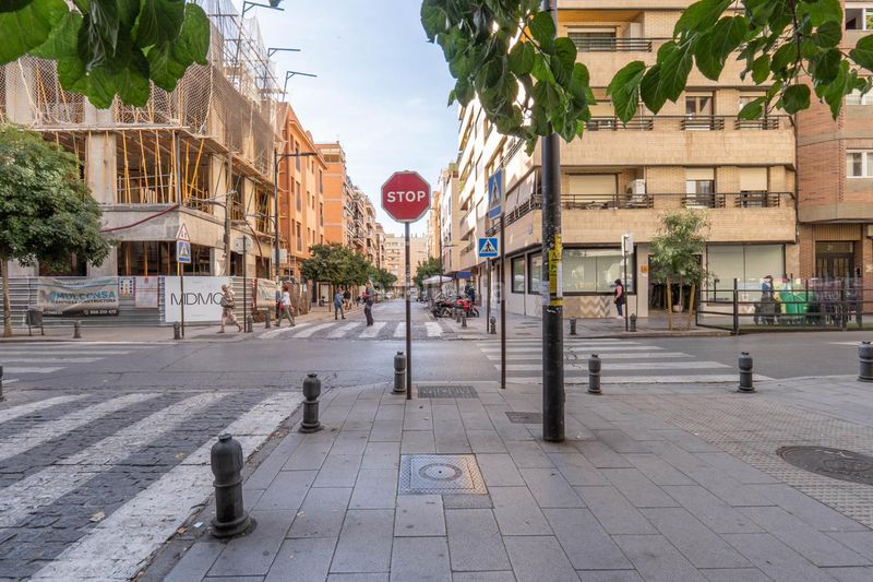 Foto 57131705-7d82-427b-a6f3-d967998fc838. Piso quieres vivir en el centro con todas las comodidades? en Granada