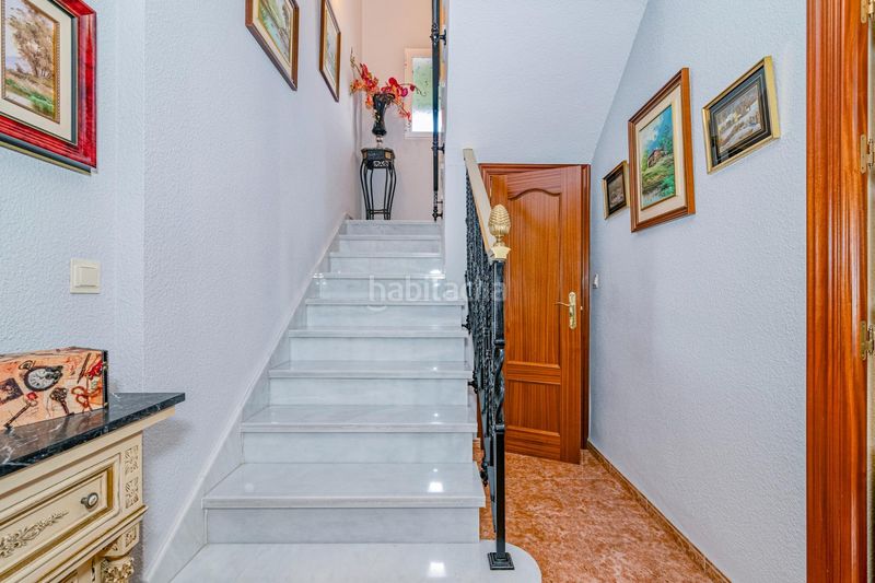 Foto ccb7a4a1-2854-4286-a7ad-c3e2e6511bd6. Casa adossada amb aparcament a Atarfe