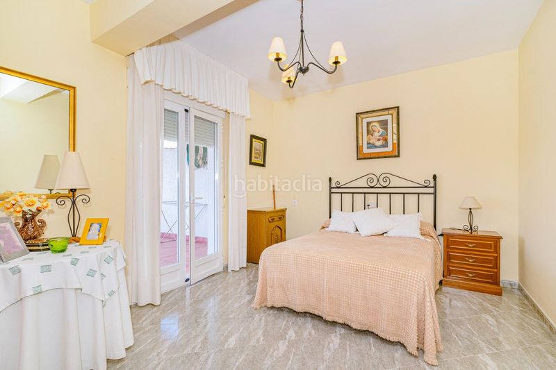 Foto fca9de8d-b712-41bd-b052-fe5b340727b1. Casa adossada amb aparcament a Atarfe