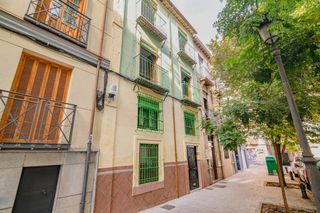 Edificio in Plaza  Martínez Contreras
