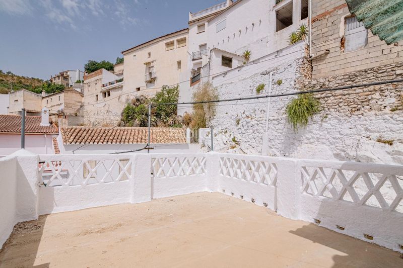 Foto e4acac17-019f-4a62-8851-f0bdbe93c6e5. Casa a Colomera