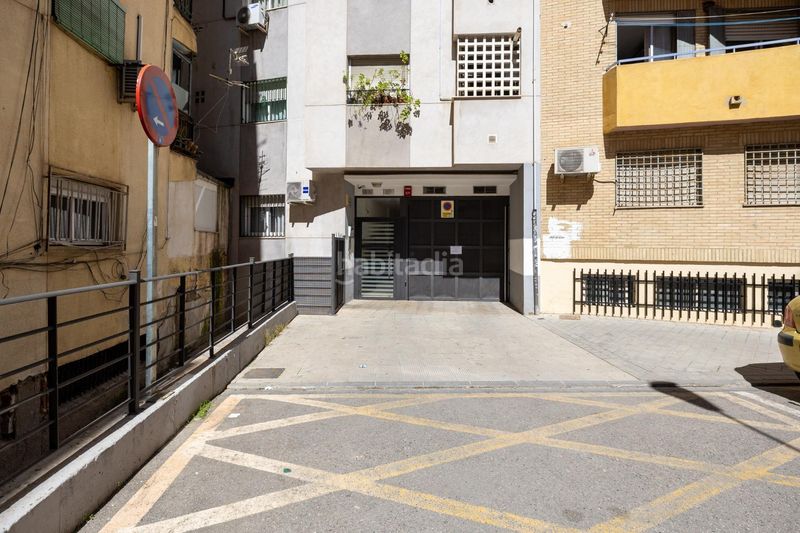 Foto 1dc2d160-1fe9-41b6-b384-56c84a6b60a2. Parking coche cochera en edificio calle ledaña en Granada