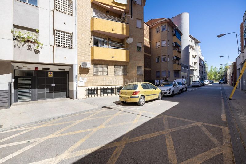 Foto 42320e57-f09f-464c-a942-7b495e9ac449. Parking coche cochera en edificio calle ledaña en Granada