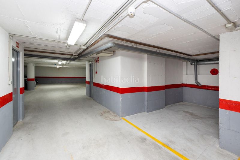 Foto 460bd22c-5d72-4497-a102-e564e7835320. Parking coche cochera en edificio calle ledaña en Granada