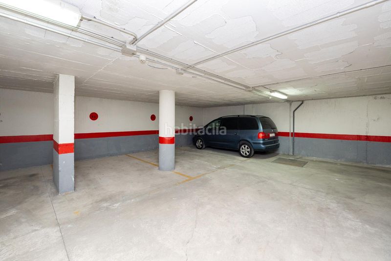 Foto 5561f3fe-d77f-479c-ab87-34f0ed4edbd5. Parking coche cochera en edificio calle ledaña en Granada