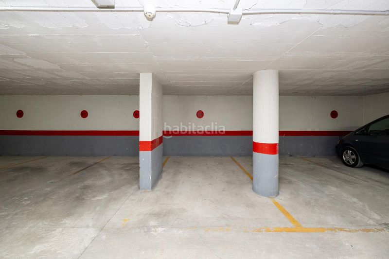 Foto a3f4411d-9e5b-4649-ad6e-8c14c9551ad1. Parking coche cochera en edificio calle ledaña en Granada