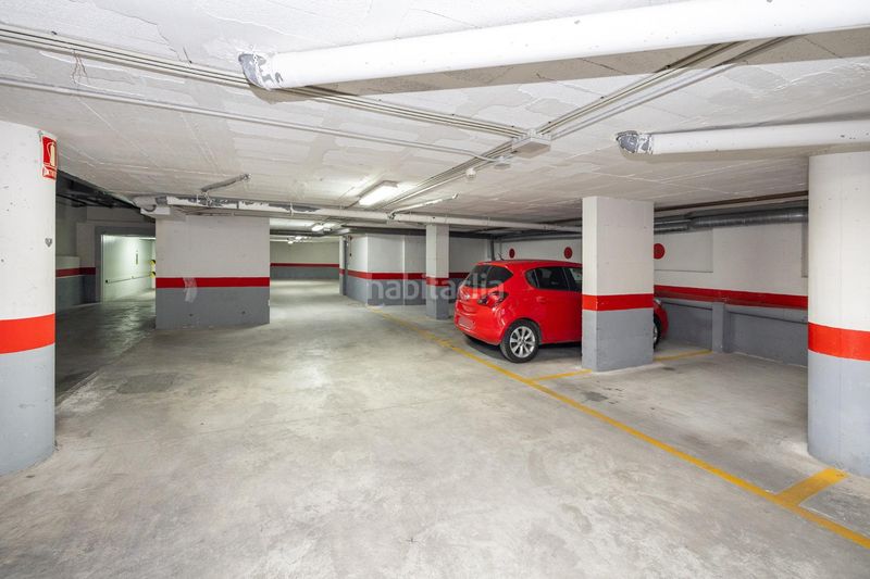 Foto a55f767c-f339-4f61-ab7c-237d1734ae43. Parking coche cochera en edificio calle ledaña en Granada