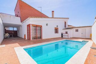 Chalet  Calle de dalí. Espectacular chalet en tocon, illora con piscina privada!
