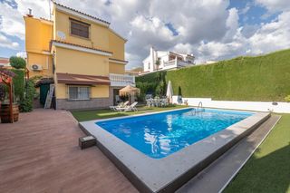 Chalet  Quinto cent-pin. Chalet con piscina y jardín a solo 10 minutos de granada