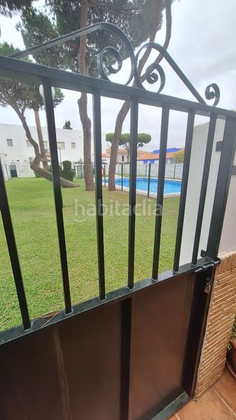 Foto d244640f-2e37-464e-aa2e-09b650ccbee1. Lloguer casa amb aparcament piscina a Urbasur Islantilla