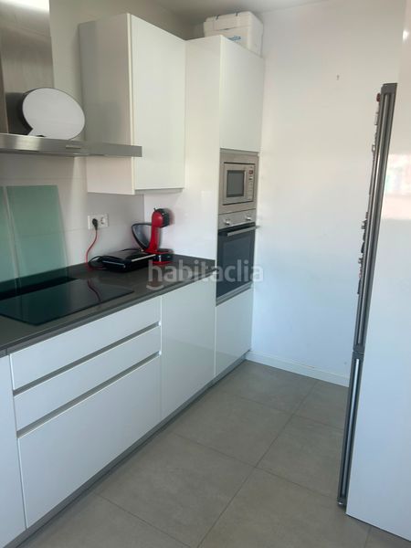 Foto 22e93f7c-0944-4bd5-be61-0597045445cb. Casa aparellada amb aparcament piscina a Centro Bormujos