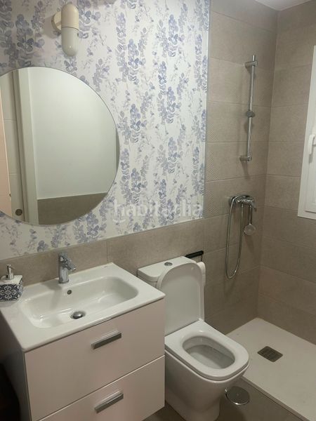 Foto a06a3fa8-e0ce-48bd-b83a-37526968f913. Casa aparellada amb aparcament piscina a Centro Bormujos
