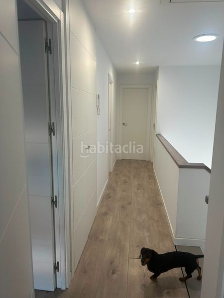Foto c4ec4aa9-46f6-4b8f-a83e-067c56be9318. Casa aparellada amb aparcament piscina a Centro Bormujos