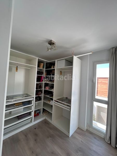 Foto d2857836-c257-4a2e-80ff-d37b4fbb37f4. Casa aparellada amb aparcament piscina a Centro Bormujos